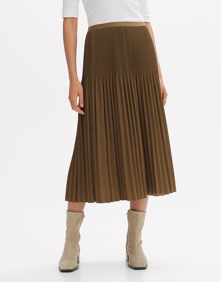 Feminine casual fashion for women